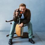 Matthias Schweighöfer Instagram – “Matthias kann spontan ein ganzes Stadion unterhalten. Das finde ich immer wieder krass. Diese Gabe schätze ich sehr an ihm und würde mir gern eine Scheibe davon abschneiden.” Das Schauspiel-Couple Ruby O. Fee und Matthias Schweighöfer ist im Oktober auf unserem Cover zu sehen. Wie ihre Unterschiede sie stärker machen, lesen Sie schon jetzt im Interview auf VOGUE.de (Link in der Bio) und ab Samstag, 7. Oktober 2023 im neuen Heft.
#voguegermany #voguecover #vogueoctober

(Cover-Star: @matthiasschweighoefer für @voguegermany; Foto: @paulwetherellstudio; Styling: @michael_philouze; Head of Editorial Content: @_kerstinweng; Haare und Make-up: @chackachang; Setdesign: @stefanie_grau; Modeassistenz: #sarahmorell; Fotoassistenz: @markphilipsimpson, @liammulliganphoto; Digital Operator: #louisheadlem; Tailoring: #gudrunkaindl; Produktion: @yawnnis, #filizserenyele; Location Scouting: @plush.74; Produktionsassistenz: #robinwasch, @drywamartin; Casting: @dominikwho; Visual Director: @jamiedspence; Global Creative Director: @juancp; Interview: @crushedcrushedcrushed; Mit herzlichem Dank an das Hotel @telegraphenamt.berlin; Matthias Schweighöfer trägt trägt eine Lederjacke von @poloralphlauren. T-Shirt und Hose von @savekhakiunited. Boots von Early Halloween NYC)