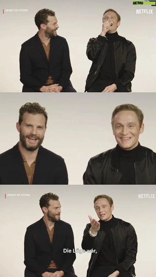 Matthias Schweighöfer Instagram - TWO TRUTHS AND ONE LIE with @jamiedornan & @matthiasschweighoefer - Who has already watched our movie #HeartOfStone on @netflix? @gal_gadot @aliaabhatt ______________ Zwei Wahrheiten und eine Lüge mit Jamie Dornan und Matthias Schweighöfer - Wer hat unseren Film Heart of Stone auf @netflixde bereits gesehen?