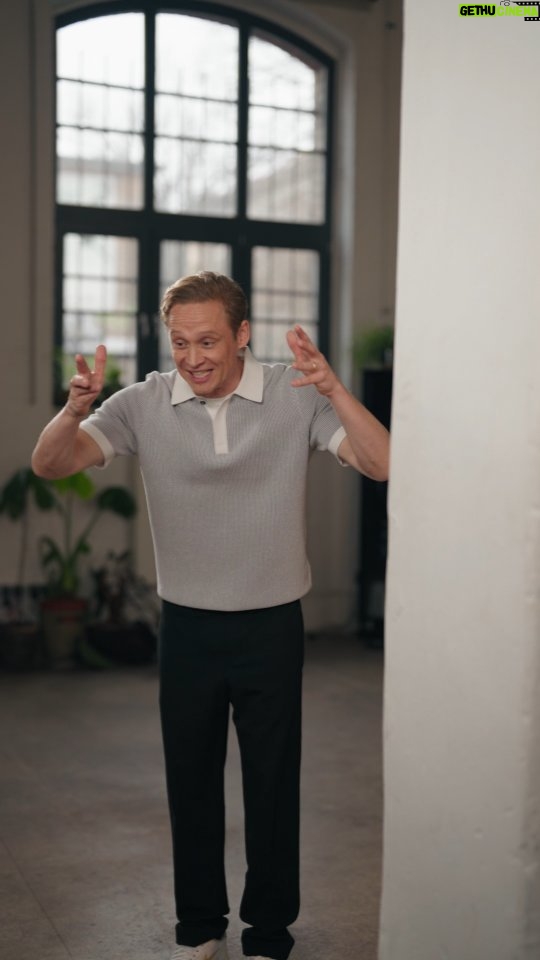 Matthias Schweighöfer Instagram - What makes you foxdevilswild? Was macht euch fuchsteufelswild? Happy Sunday, lovely people! Leute, probiert @babbel_de aus und spart mit meinem Deal bis zu 50% - Link in meiner Bio. Did you know, that you can get lifetime access to all languages at @babbel? Pay once and use it forever! Get the offer via Link in description.