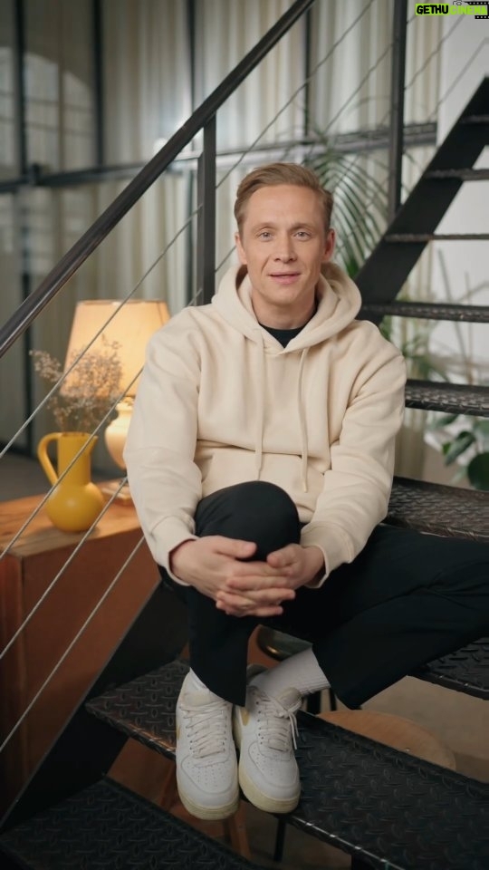 Matthias Schweighöfer Instagram - Wusstet ihr, dass man bei @babbel_de ein lebenslanges Abo abschließen kann? Einmalig zahlen und für immer Sprachen lernen. Da wird doch der Hund in der Pfanne verrückt, oder? Link in meiner Bio! There goes the dog crazy in the pan ... did you know, that you can get lifetime access to all languages at @babbel? Pay once and use it forever! Get the offer via Link in description
