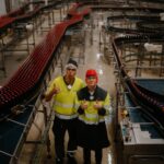 Matthias Schweighöfer Instagram – Ein Gruß geht raus an die Winner! 
Wie versprochen, hier ein kleiner Rückblick for you, von einem Tag bei @cocacola_de in Mannheim, der verlost wurde. 

Viel gesehen, viel gelacht und viel gelernt über die Produktion – wie zum Beispiel: Die Chance, dass wir schon mal aus derselben Mehrwegflasche getrunken haben, ist gar nicht mal so klein. Die wird nämlich im Durchschnitt 15x wieder befüllt.  

Großes DANKE auch an das tolle Werksteam und alle, die den Tag so toll gestaltet haben.  

📸 @lenahogekamp 

#CocaCola #Mehrweg #cokemehrweg 
#gehmitunsdenmehrweg Mannheim, Germany