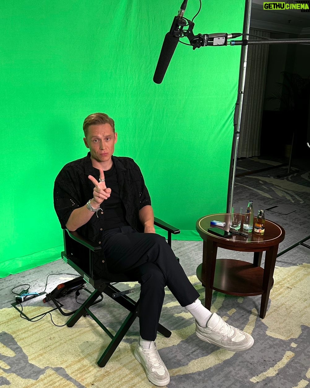 Matthias Schweighöfer Instagram - This week was all about #HeartofStone 🎬 Diese Woche standen in Berlin Interviews für @netflixde Heart of Stone an. Bin super stolz an der Seite von @gal_gadot, @jamiedornan, @aliaabhatt & vielen anderen vor der Kamera drehen zu dürfen. Super proud to be able to shoot alongside great actors like @gal_gadot, @jamiedornan, @aliaabhatt and many more. Don't forget, nicht vergessen: 11th of August on @netflix 🎉 📸@peterschulzefilm