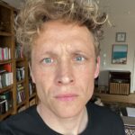 Matthias Schweighöfer Instagram - 42…. Forty-two…🎂 Love und Liebe an euch Alle.❤️