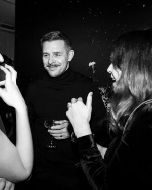 Matthias Schweighöfer Instagram - Was für ein Abend! Gestern durften @rubyofee und ich unser aller erstes @tiffanyandco Dinner in Berlin co-hosten und was sollen wir sagen, es war unfassable! Danke, danke an alle, die gekommen sind, um mit uns zu essen, lachen, reden und unsere Reise als Brand Ambassadors für die neue Lock Collection zu feiern! #tiffanylock 

What an evening! Yesterday @rubyofee and I had the honor to co-host our very first @tiffanyandco dinner in Berlin and what can we say, it was unfassable! Thank you!!! Thanks for everyone who came to eat, laugh, talk and celebrate our journey as Brand Ambassadors for the new Lock Collection! #tiffanylock

📸@clemensporikys