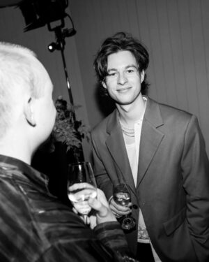 Matthias Schweighöfer Instagram - Was für ein Abend! Gestern durften @rubyofee und ich unser aller erstes @tiffanyandco Dinner in Berlin co-hosten und was sollen wir sagen, es war unfassable! Danke, danke an alle, die gekommen sind, um mit uns zu essen, lachen, reden und unsere Reise als Brand Ambassadors für die neue Lock Collection zu feiern! #tiffanylock 

What an evening! Yesterday @rubyofee and I had the honor to co-host our very first @tiffanyandco dinner in Berlin and what can we say, it was unfassable! Thank you!!! Thanks for everyone who came to eat, laugh, talk and celebrate our journey as Brand Ambassadors for the new Lock Collection! #tiffanylock

📸@clemensporikys