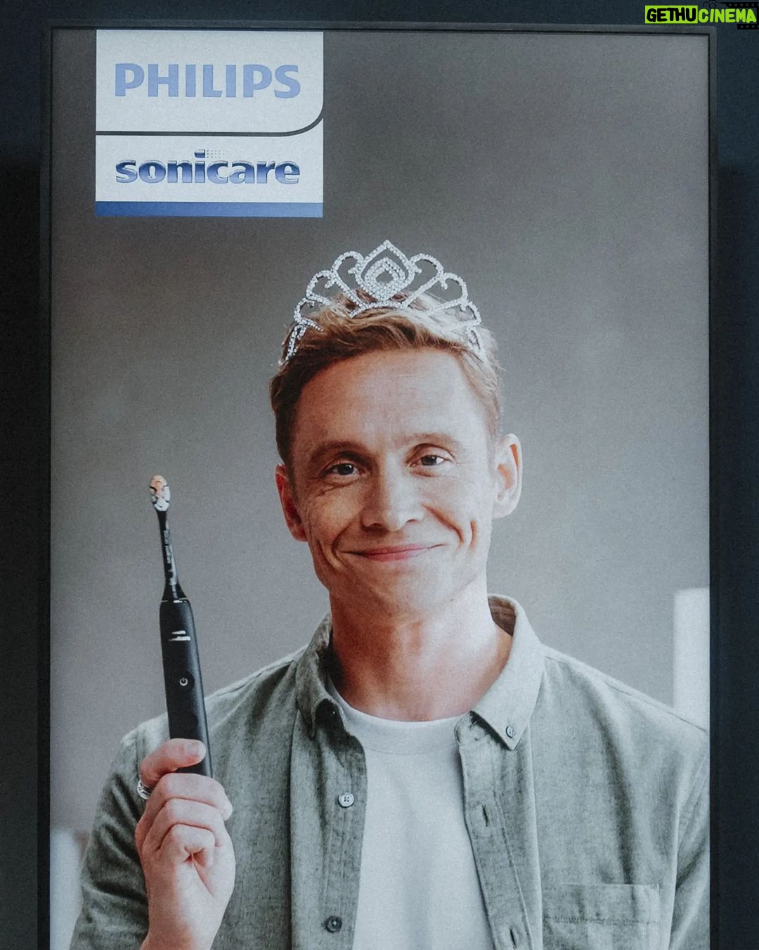 Matthias Schweighöfer Instagram - Philips Sonicare. Nutze ich tatsächlich selbst und kann ich absolut empfehlen, honestly! Wer von euch hat schon einen Clip von @philips_dach und mir entdeckt? Eure Zahnfee Matthias #sonicare #philipssonicare
