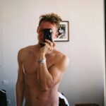 Matthias Schweighöfer Instagram - Zu Weihnachten gab's von meinen Liebsten weder Strümpfe noch Seife, dafür aber ein Paar Slips von @calvinklein und ne Kamera, die nicht schärfer stellen wollte ... Was gab es bei euch? PS: Keine Werbung, sondern einfach Weihnachtsgeschenke