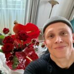 Matthias Schweighöfer Instagram - ❤️❤️Happy Valentinstag!❤️❤️ Was würdet ihr zu den Fotos schreiben? ❤️❤️Happy Valentine's Day!❤️❤️ How would you caption these photos?