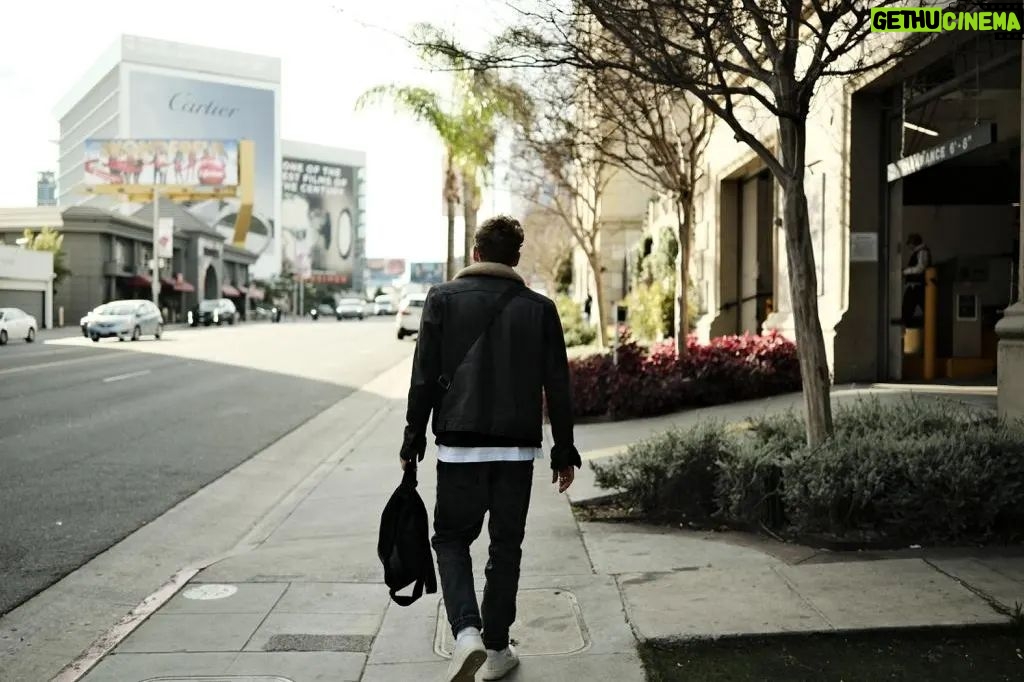 Matthias Schweighöfer Instagram - Ich schicke euch ein bisschen Sonne aus L.A. Happy Sunday, schönen Sonntag. Dicke Umarmung, thick hugs (how we Germans say :)