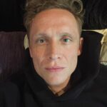 Matthias Schweighöfer Instagram - Huhu. Ich bin mir nicht sicher. Welches Foto sollte ich posten? Huhu…… I don’t know. I’m not quite sure. Which one should I use to post it. Thank you for the comments. Danke.