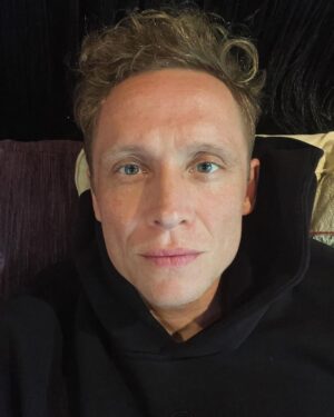 Matthias Schweighöfer Instagram - Huhu. Ich bin mir nicht sicher.
Welches Foto sollte ich posten?
Huhu……
I don’t know. I’m not quite sure.
Which one should I use to post it.
Thank you for the comments.
Danke.
