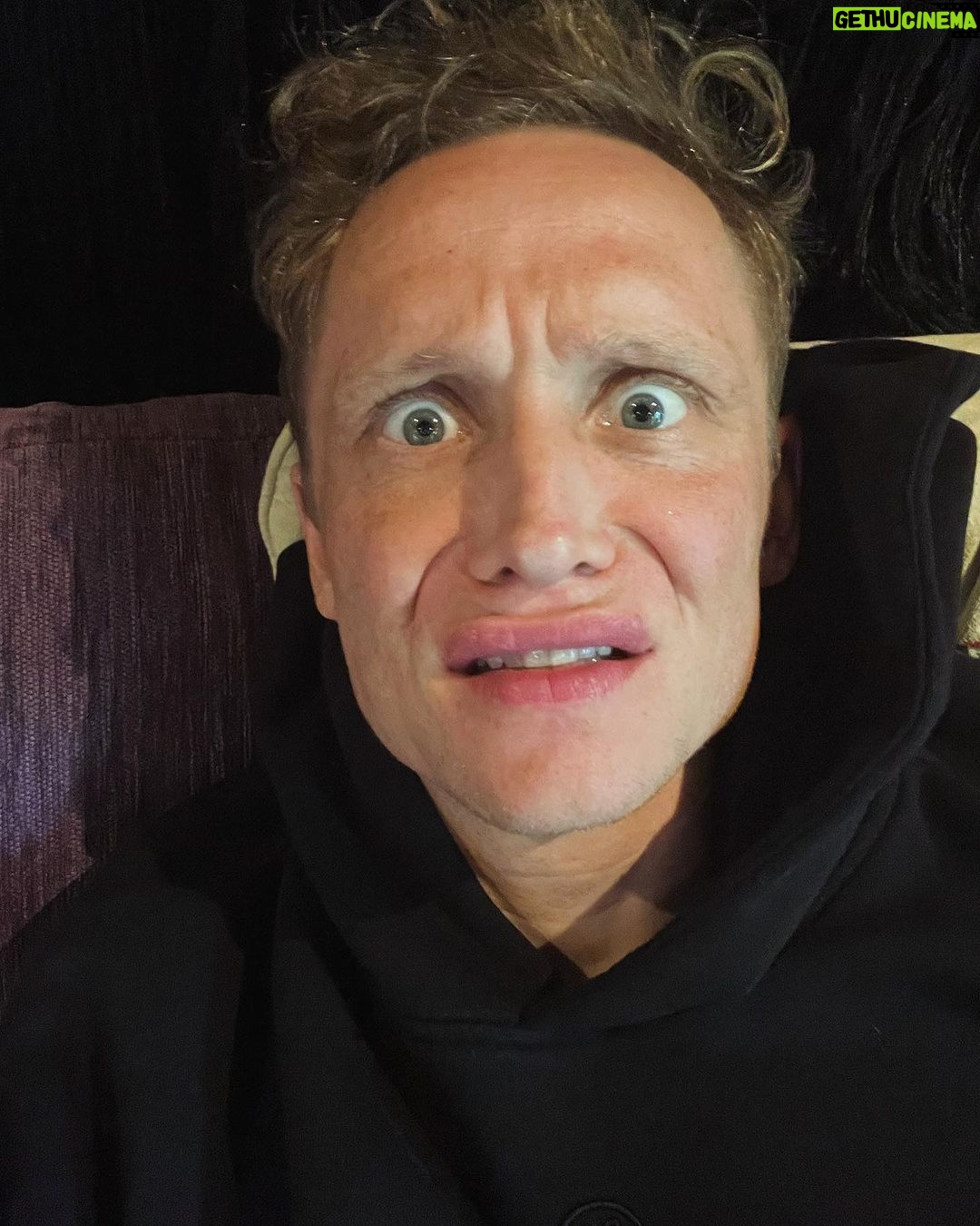 Matthias Schweighöfer Instagram - Huhu. Ich bin mir nicht sicher. Welches Foto sollte ich posten? Huhu…… I don’t know. I’m not quite sure. Which one should I use to post it. Thank you for the comments. Danke.