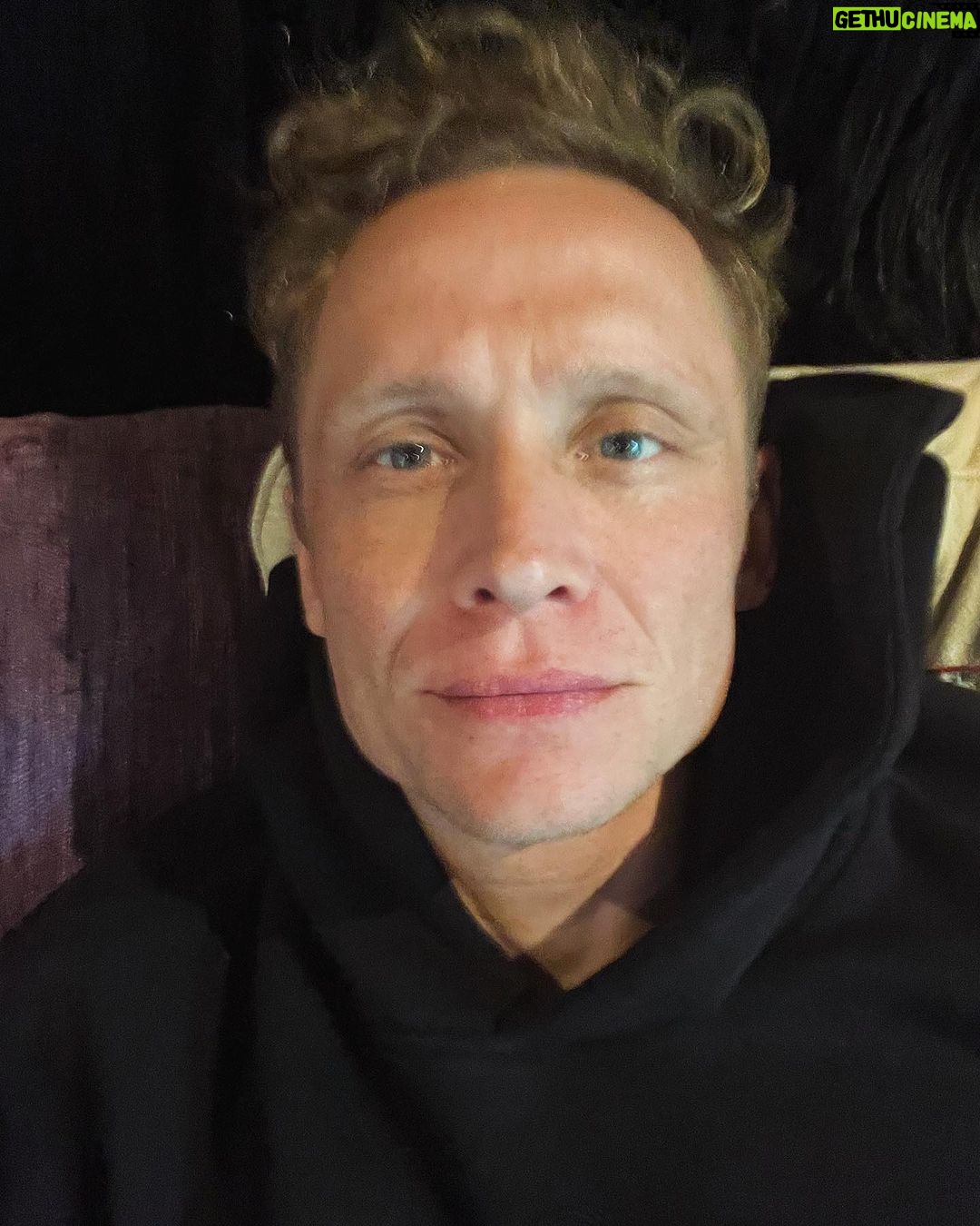 Matthias Schweighöfer Instagram - Huhu. Ich bin mir nicht sicher. Welches Foto sollte ich posten? Huhu…… I don’t know. I’m not quite sure. Which one should I use to post it. Thank you for the comments. Danke.