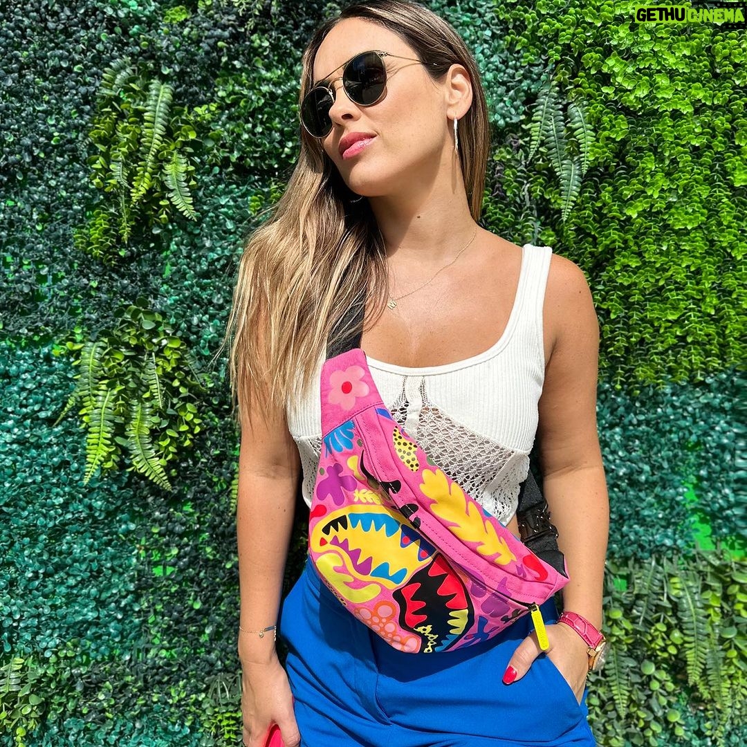 Maura Rivera Instagram - Ya son 7 meses aqui 😱 el tiempo vuelaaaaa 🩵🤍🩵🤍🩵🤍 #miami #bayside Miami, Florida