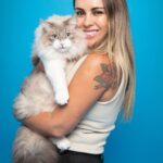 Maura Rivera Instagram – Perdonadaaaa 🤣🤣🐶🐶 🐈🐈 y falto alguien en la escena (🐢)
Alguien más le pasó ?? 🤭