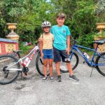 Maura Rivera Instagram - Un bonito progreso ❤️ Él se propuso a enseñarle andar en bici a su hermanita Practicaron varios dias por la mañana y por la noche (hasta en pijama 🤭) hubo frustración y llanto pero con paciencia finalmente Luciana lo logró Les cuento que cómo muchos hermanos pelean todos los dias y a veces colapso 🥴 pero cuándo veo éste u otros progresos por méritos o propósitos propios se me llena el corazón de orgullo, tengo niños buenos de alma se aman y acompañan por sobre todas las cosas y será por el resto de sus vidas (aunque peleen 😂) Ella hace un tiempo atrás le enseñó abrocharse los zapatos porque al ser zurdo le costaba mucho más y también con paciencia lo logró Finalmente no hay como el amor de hermanos con peleas y todo se amarán y acompañarán por siempre 😍