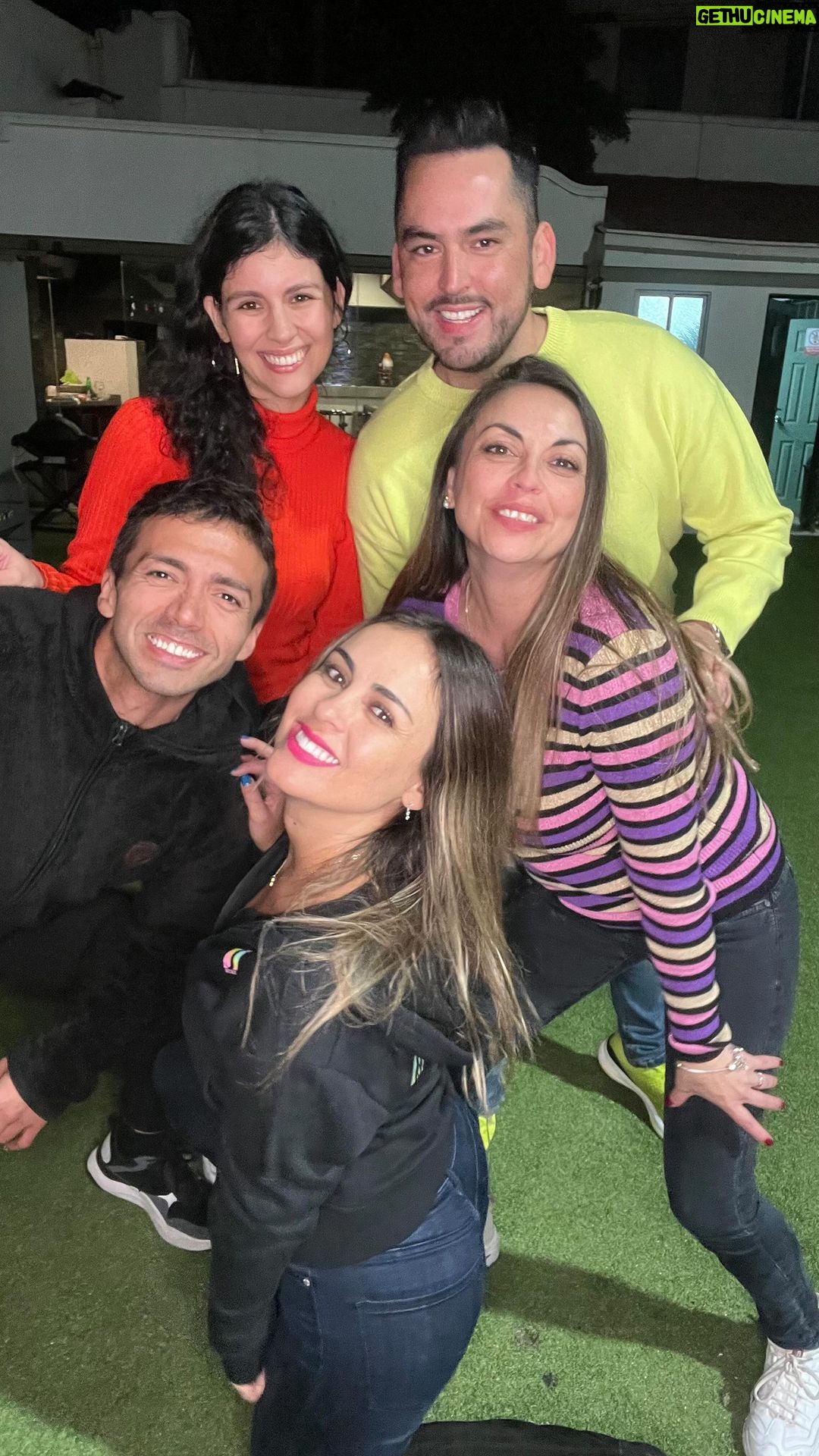 Maura Rivera Instagram - Llega @franciscochavez1 a visitarme me dice “amiga apréndete esto” nos dió literal 5 minutos de ensayo se sumaron más y grabamos 😂🤣🤦🏼♀️ Resultado …. Pura buena ondaaaaa
