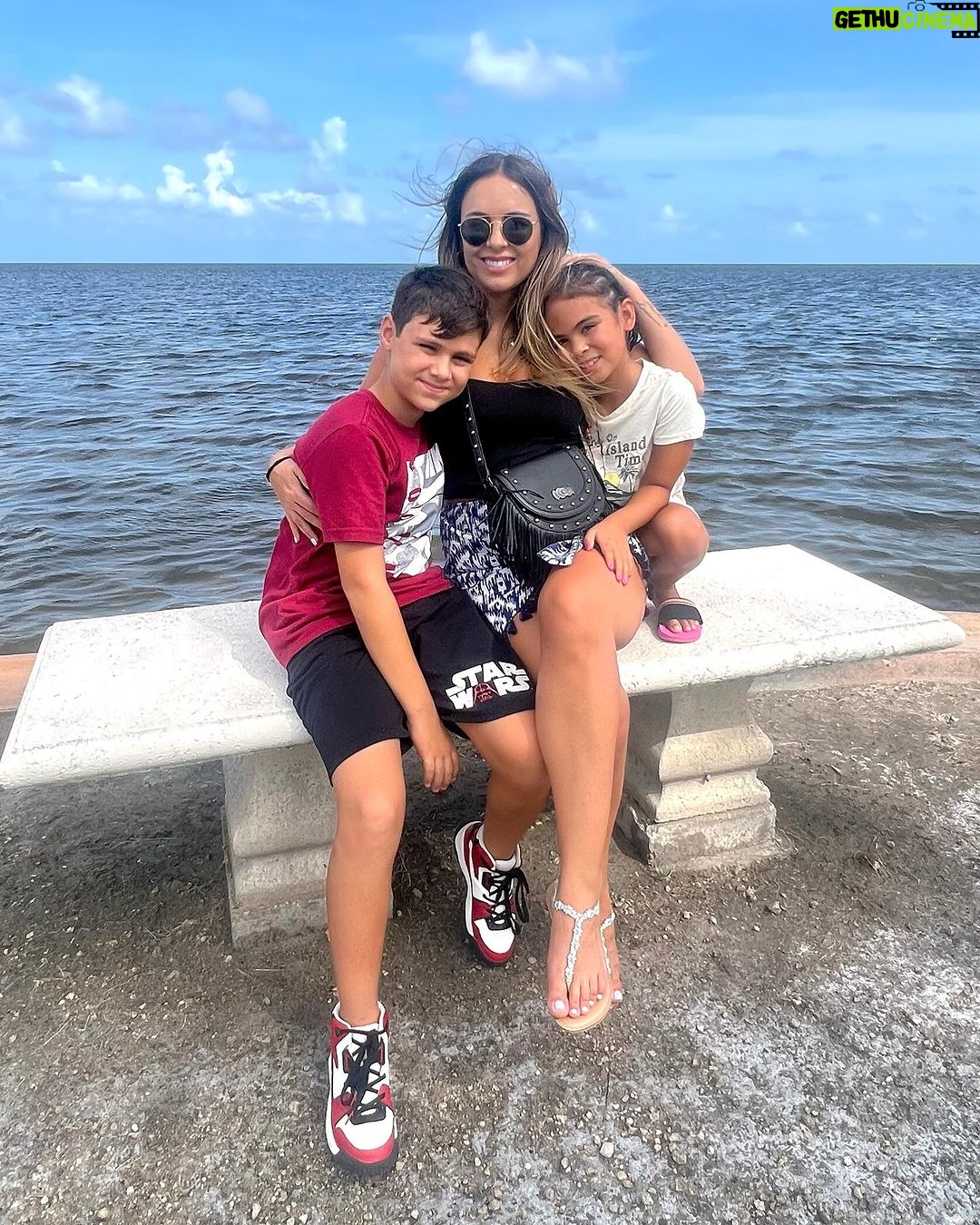 Maura Rivera Instagram - DOMINGO 💚🖤🩶 Deering Estate