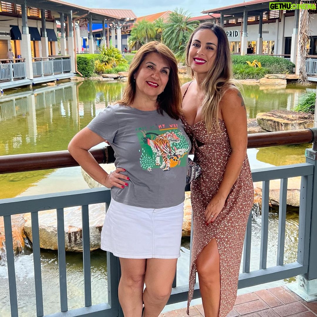 Maura Rivera Instagram - Mami de visita 🤎 Miami, Florida