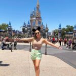 Maura Rivera Instagram - Magic kingdom siempre es hermoso volver 👑🏰❤️ #wheredreamscometrue #magickingdom Magic Kingdom