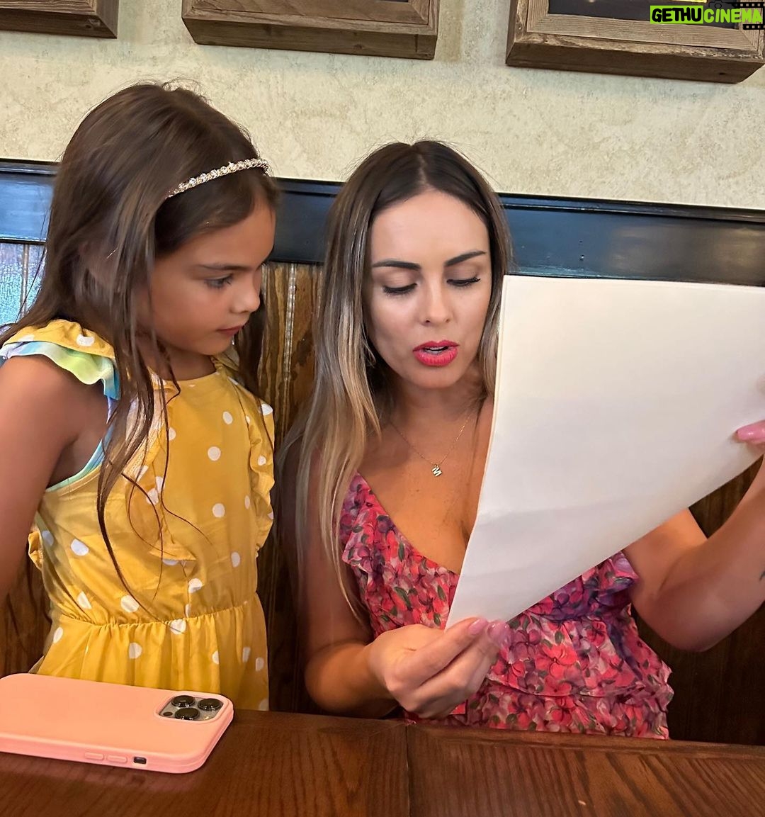 Maura Rivera Instagram - “No existen mamás perfectas solo reales, que ríen ,juegan ,crean acompañan ,construyen ,pierden la paciencia ,luchan ,se cansan y al día siguiente vuelven a intentarlo todo con más amor “ Feliz día mamás, espero que hayan disfrutado su día tanto como yo con mis pequeños hijos quienes me dieron el tan lindo título de MAMÁ ❤️🫶🏼 #happymothersday