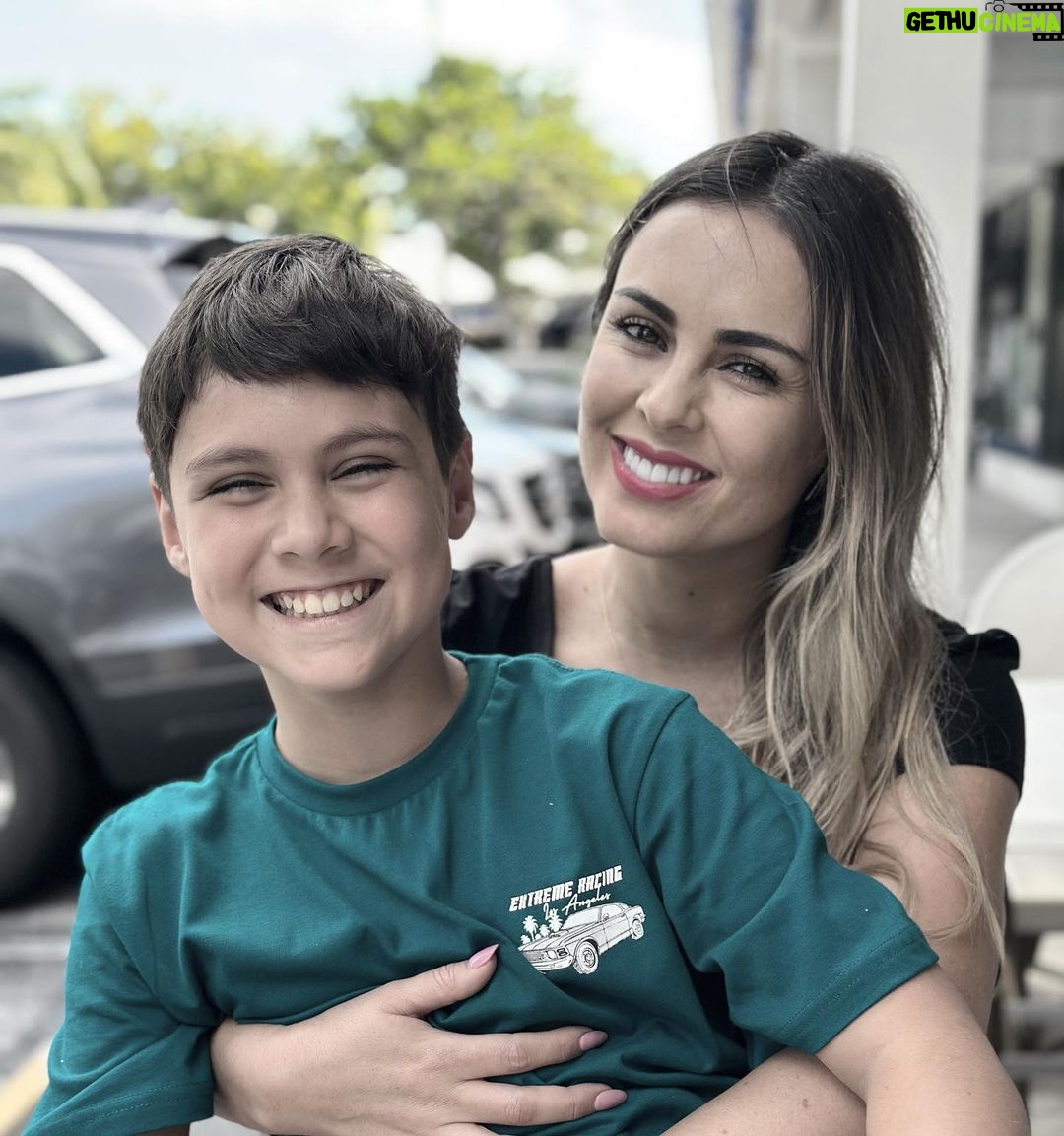 Maura Rivera Instagram - “No existen mamás perfectas solo reales, que ríen ,juegan ,crean acompañan ,construyen ,pierden la paciencia ,luchan ,se cansan y al día siguiente vuelven a intentarlo todo con más amor “ Feliz día mamás, espero que hayan disfrutado su día tanto como yo con mis pequeños hijos quienes me dieron el tan lindo título de MAMÁ ❤️🫶🏼 #happymothersday