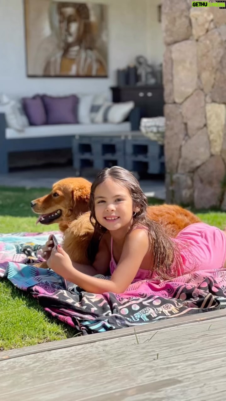 Maura Rivera Instagram - Felices 8 años princesita de la mamá y el papá 🌈 Solo nos has dado alegrías desde que llegaste a nuestras vidas eres una niña llena de luz 💫 tu sensibilidad con los animales tu talento en el arte y tu pasión por la gimnasia nos hacen creer siempre en ti eres perfecta no solo de sentimientos si no de alma delicada femenina divertida TE AMAMOS HIJA Feliz cumpleaños mi pequeña Lu 🤍 Que seas feliz por siempre Pd: su cantante favorito es Camilo 🥰