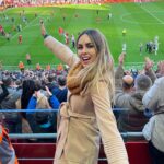 Maura Rivera Instagram - Fotos favoritas partido Legends 🇨🇱🇬🇧⚽️ @liverpoolfc Anfield Stadium, Liverpool