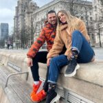 Maura Rivera Instagram - Si ..Andamos de pololis 🔥😍 #liverpool #inglaterra #muynecesario #papasfeliceshijosfelices Liverpool