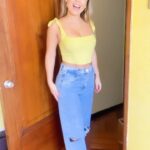 Maura Rivera Instagram - Hola holaaaa Esta fue mi rutina de entrenamiento de hoy 💪🏋️‍♀️ Me gusta entrenar con Quema Diaria porque puedo hacerlo en poquitos minutos al día y además, en cualquier momento y lugar 🌎. Si quieren conocer mis secretos y tips de entrenamiento, vayan a ver mis historias porque tengo una sorpresa para ustedes 🎁🤫 ¡No se la pierdan! 😜 #rutinaencasa #fitness #vidasaludable #quemadiaria #entrenaencasa #workout