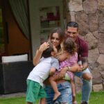 Maura Rivera Instagram - Ayer fue un día nostálgico ya que dejamos la que fue durante 12 años nuestra casa 🫶🏼 nuestro hogar 🏠 para muchos probablemente es algo material o banal pues para mi NO ya que por casi 12 años construimos una familia formamos un hogar y aunque hoy cerramos un ciclo la cual me da mucha nostalgia a su vez nos permite tomar nuevos rumbos tanto familiares, personales y laborales que ya les contaré 🤭 A esta casa llegue embarazada de mi primer hijo 🥺 tantos recuerdos tanto amor ,veo las imágenes y claramente da pena verla vacía ,se me vienen imágenes a la cabeza de muchos recuerdos pero se que los cambios muchas veces son para mejor 🙌🏼 Estaremos unos días en viña antes de partir ✈️✈️✈️ @markgonzalez11 vamos por siguiente aventura ❤️