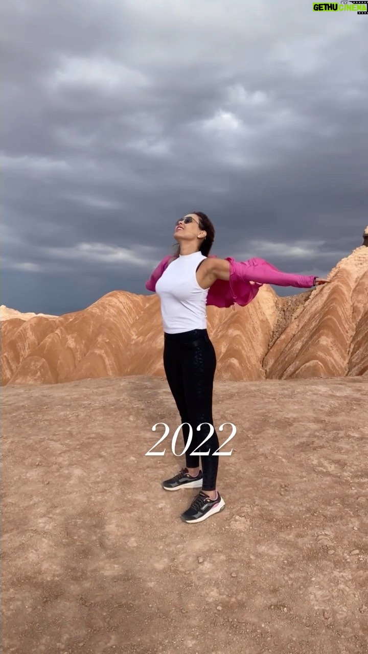 Maura Rivera Instagram - Día 365 ❤️💪🏼 Gracias gracias gracias 2022 🌟🌟🌟 Vamos por más viajes, risas , amor , baile ,salud y trabajo Que sea un gran año para todos 💪🏼👊🏼 #2022 #ultimodia #365 #gracias Viña del mar, Chile