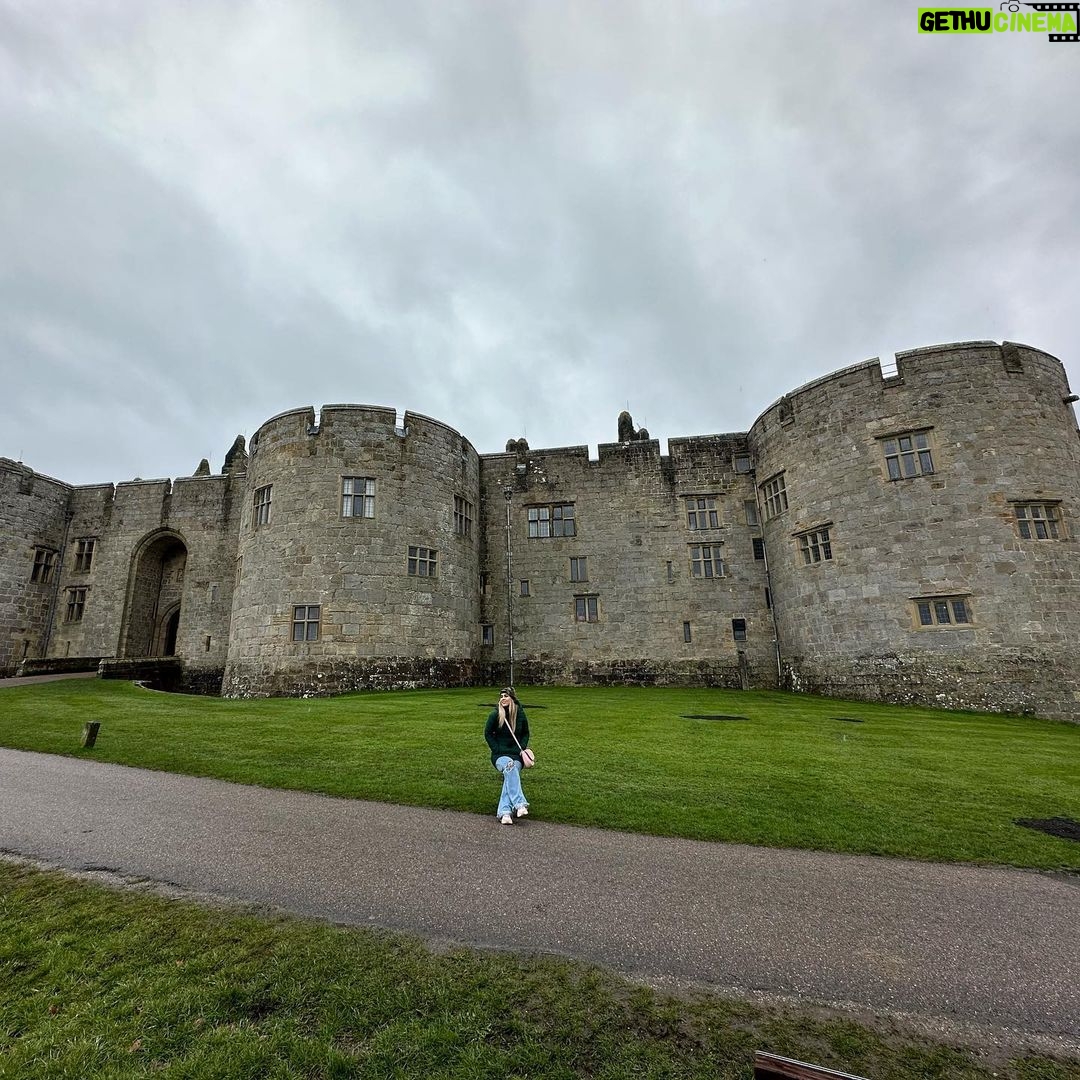Maura Rivera Instagram - Que hermoso y mágico Gales 🏴🏴🏴 País lleno de castillos e historia 🏰🏰🏰 y me enteré que acá se grabo la película “YO ANTES DE TI” 😍 #gales #paisdegales País De Gales