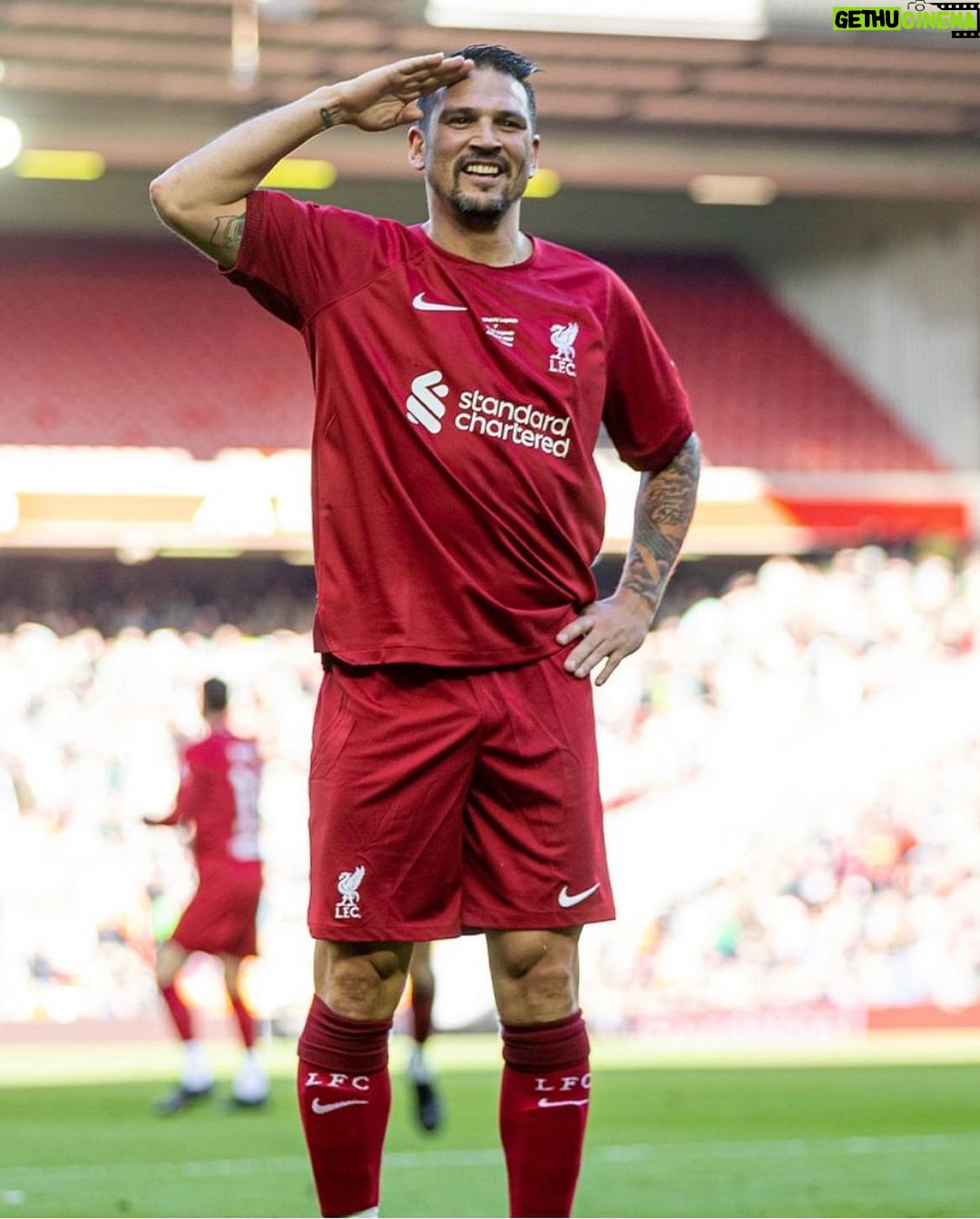 Maura Rivera Instagram - Fotos favoritas partido Legends ๐จ๐ฑ๐ฌ๐งโฝ๏ธ @liverpoolfc Anfield Stadium, Liverpool