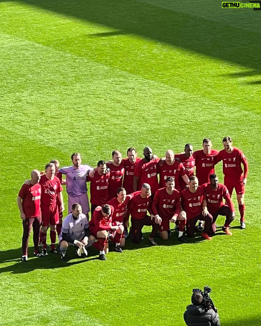 Maura Rivera Instagram - Fotos favoritas partido Legends ๐จ๐ฑ๐ฌ๐งโฝ๏ธ @liverpoolfc Anfield Stadium, Liverpool