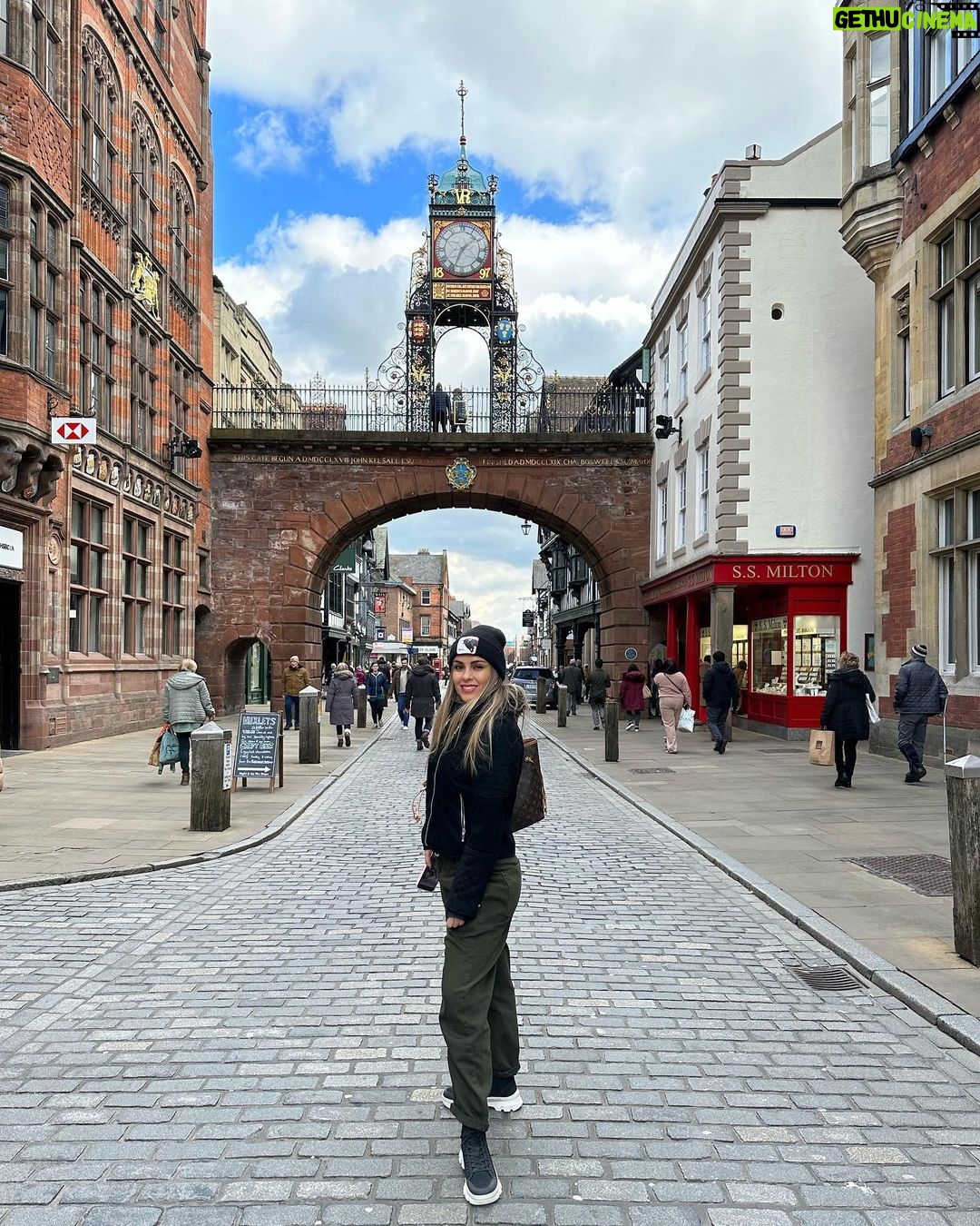 Maura Rivera Instagram - Postales de esta hermosa ciudad que tuvimos el honor de conocer #chester 🇬🇧❤️ Chester, Cheshire