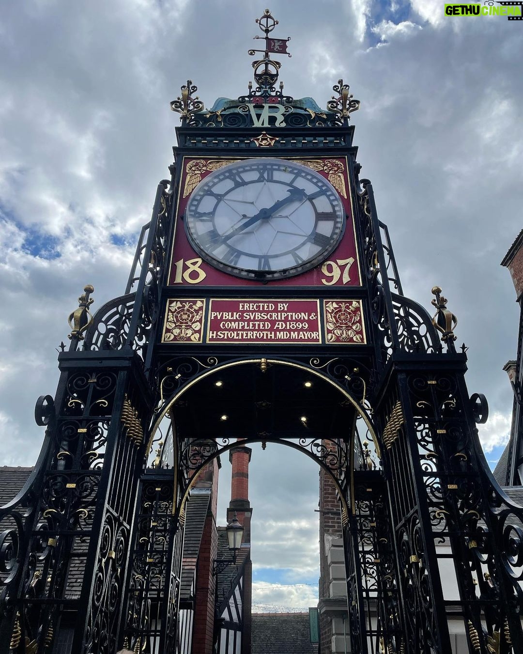 Maura Rivera Instagram - Postales de esta hermosa ciudad que tuvimos el honor de conocer #chester 🇬🇧❤️ Chester, Cheshire