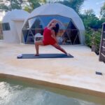 Maura Rivera Instagram - Hace 6 meses practico yoga 🧘🏼‍♀️ aún me falta muchísimo por aprender. Le encontré el sentido, cosa que antes no me pasaba , realmente me encanta me hace bien no solo corporalmente si no que internamente ❤️ el baile me dio herramientas para que se me facilite un poco más el tema porque fácil no es 🥴 Ustedes practican yoga ?? Los leo 👀 Esta linda locación es en @almamayaresort #yoga #yogalife #yogapractice #yogainspiration