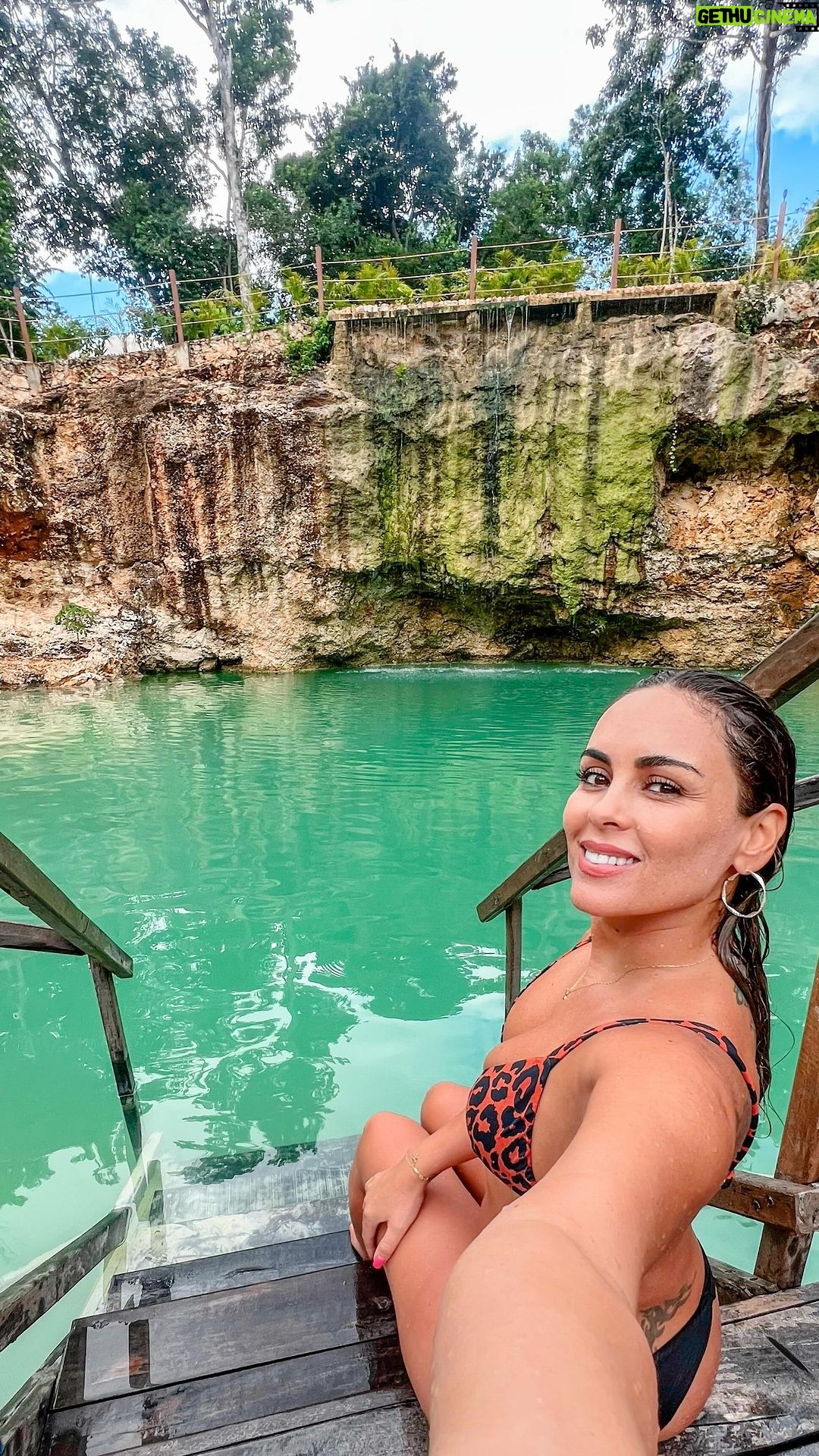 Maura Rivera Instagram - Me armé de valor y entré al Cenote para quienes no saben le tengo fobia a los peces 😩😩😬😬 @almamayaresort