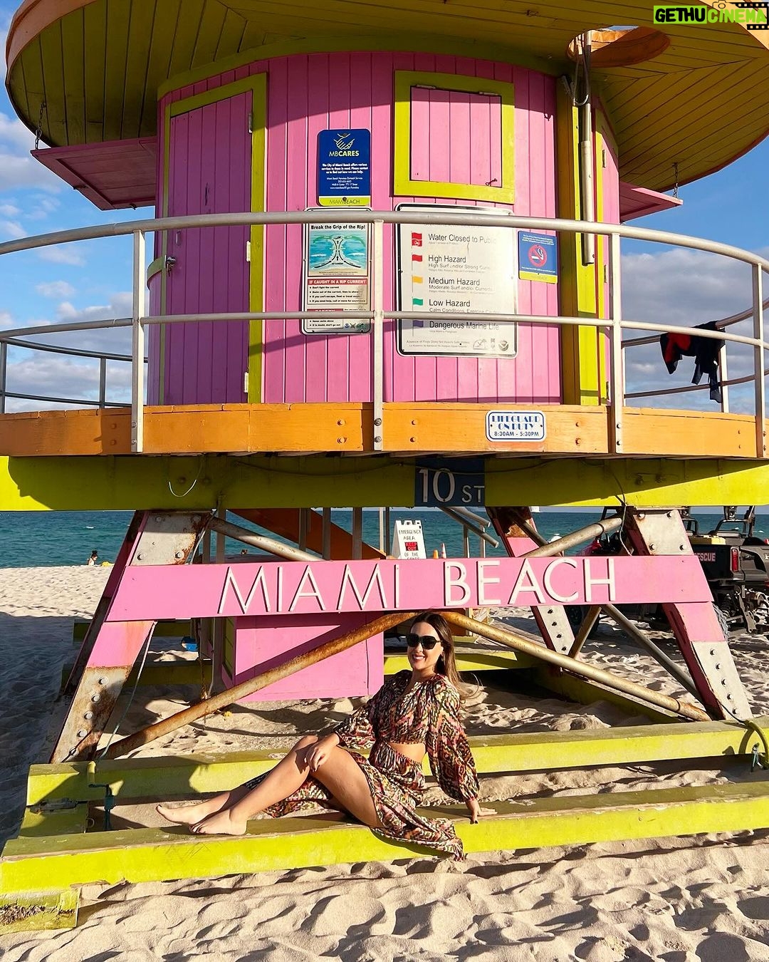 Maura Rivera Instagram - Finde 🩷😍 1- con mi amor en la playa ❤️ 2-mi vidita hermoso 3-mi hija me grabó 4-en el muelle con maridin 5-foto en la caseta de salvavidas de south beach 🏖️ 6-amigas en el bote 🛥️ 7-probando los patines 🛼 8-en la pista de patinaje 9-con la Cata mi amiga de años 10-cagados de frío 🥶🤣 Miami, Florida