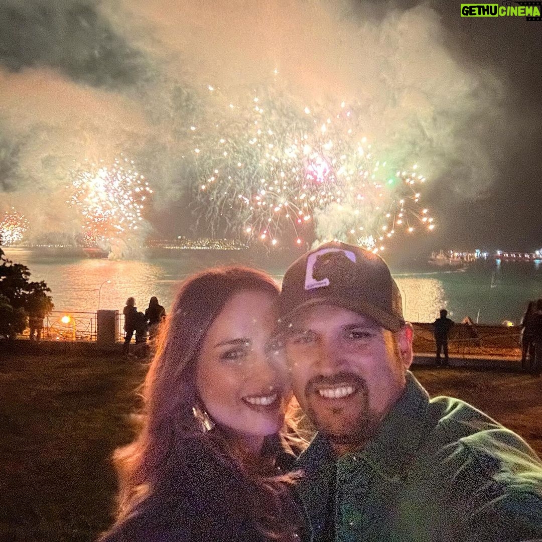 Maura Rivera Instagram - ✨✨Feliz año 2024 ✨✨✨ Te recibo con todo el amor, esperanza, fe ,prosperidad y la mejor energía para disfrutar cada día de este año Feliz año para todosssss !!!! Vamos por este gran año 🌟🥳 Viña del mar, Chile