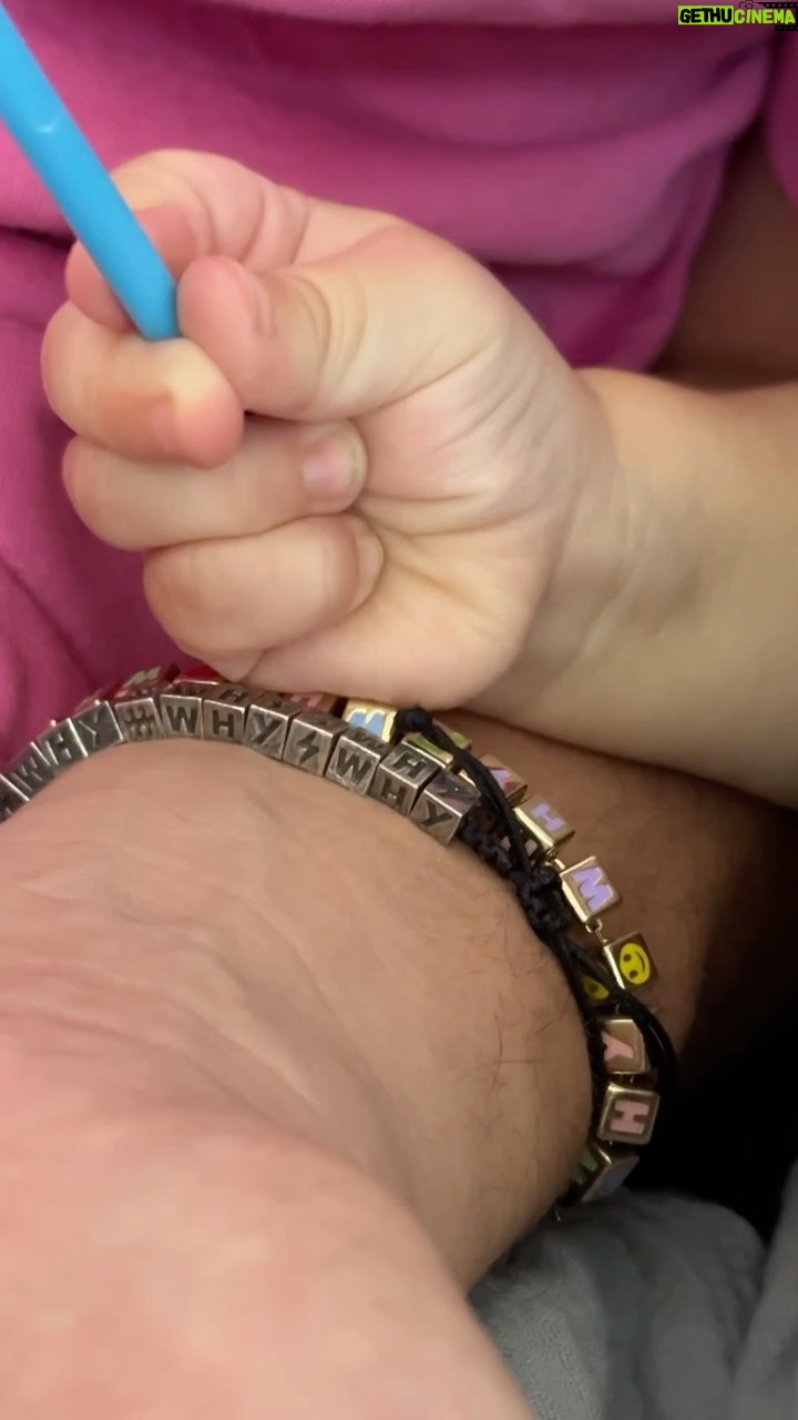 Mauricio Montaner Instagram - Y de repente te das cuenta, que el mejor regalo de este año, es estar vivo!