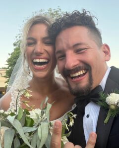 Mauricio Montaner Instagram - Eres exactamente lo que faltaba!! Mi hermana oficialmente aunque ya lo has sido hace rato. Te amo. 👰‍♀️