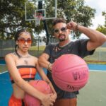 Mauricio Montaner Instagram - Mi amiga y yo jugando basket. Obvio ella ganó! #MalAcostumbrao ya lo escuchaste? 📸: @okaypat