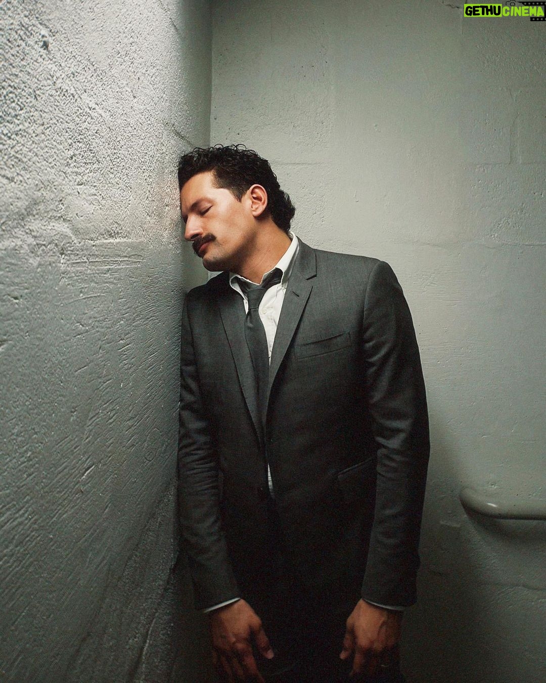 Mauricio Montaner Instagram - “Pero si me hubieses conocido antes, sería el novio y no el amante” 💔🗝️ esa es una de mis partes preferidas de #VAD! Dime cuál es la tuya!!