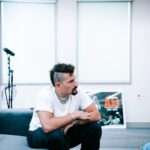 Mauricio Montaner Instagram – Eyyy!! No crean que me he olvidado de lo de la franela de Mau y Ricky que conté que iba a regalar a las personas que hicieran la pregunta más creativa en los comments del video de YT de #3DeLaMañana!! Tienen un dÃa mas… mañana en la noche escojo las preguntas!! Los leo en YouTube! 🚀🚀🚀