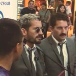 Mauricio Montaner Instagram - Tuvimos las mejores intenciones de aparecernos en centros comerciales de Miami a cantarles el tema nuevo. Duramos aprox 45 segundos en el primero y nos botaron :/ .. todo x amor!! Seguiremos intentando 🗝️🗝️🗝️🫶🏽🫶🏽🫶🏽👌🏽👌🏽👌🏽