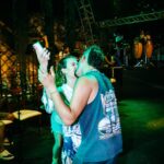 Mauricio Montaner Instagram - Ensayando y buceando… el sábado 31. Losmontanerlive.com