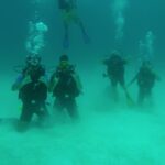 Mauricio Montaner Instagram - Ensayando y buceando… el sábado 31. Losmontanerlive.com