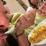 Mauricio Montaner Instagram – Cuando estás cenando en un restaurante y te toman fotos a escondidas! 😂😂😂